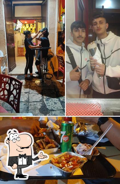 Gli interni di HALAL Ottimo kebabberia HOSHIARPURIA (BOBBY)