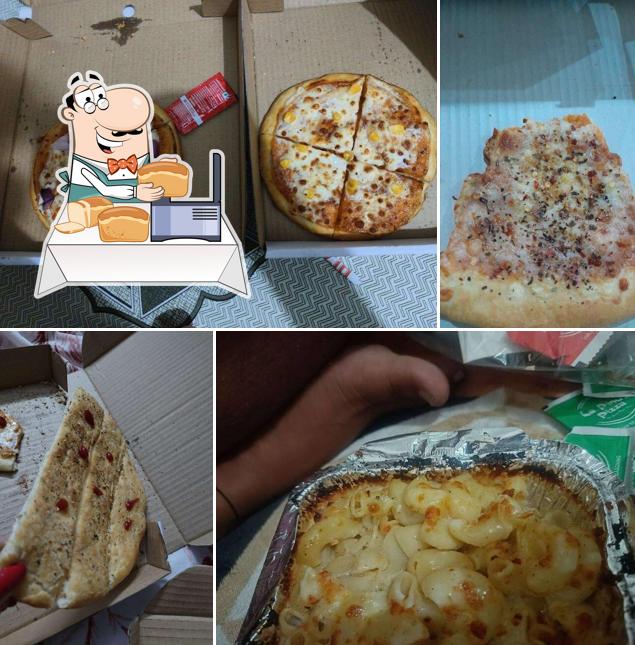 Garlic bread at La Pino’z Pizza
