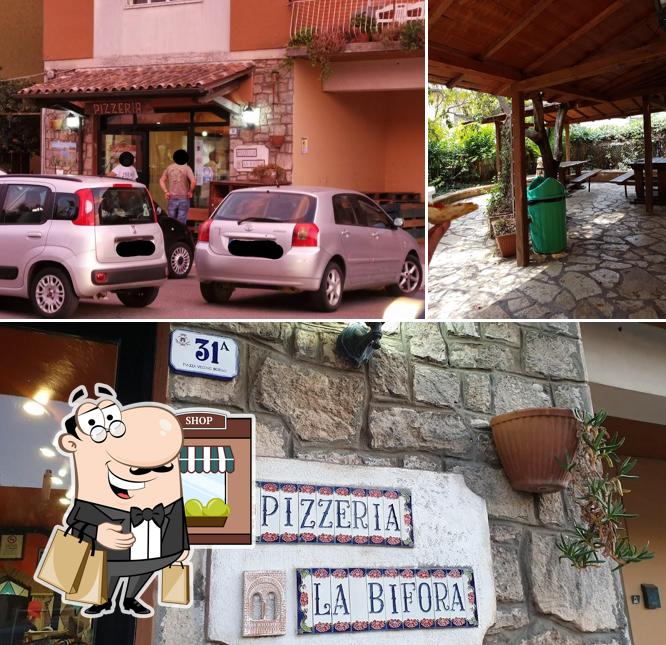 Gli esterni di Pizzeria La Bifora