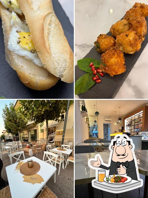 La cibo e interni del ristorante