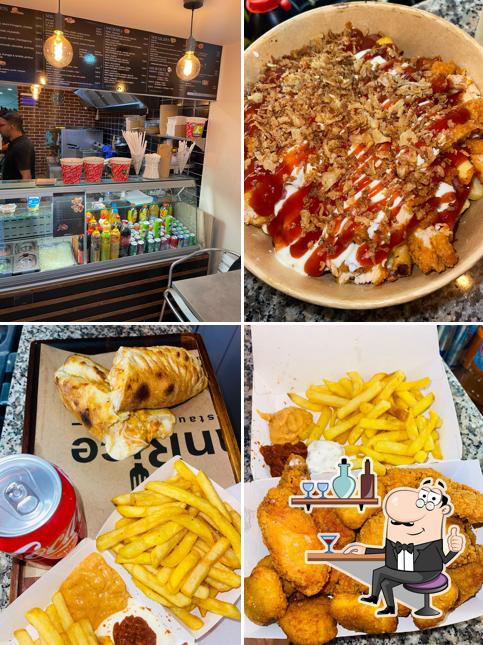 Installez-vous à l'une des tables de Le Blues Pizza