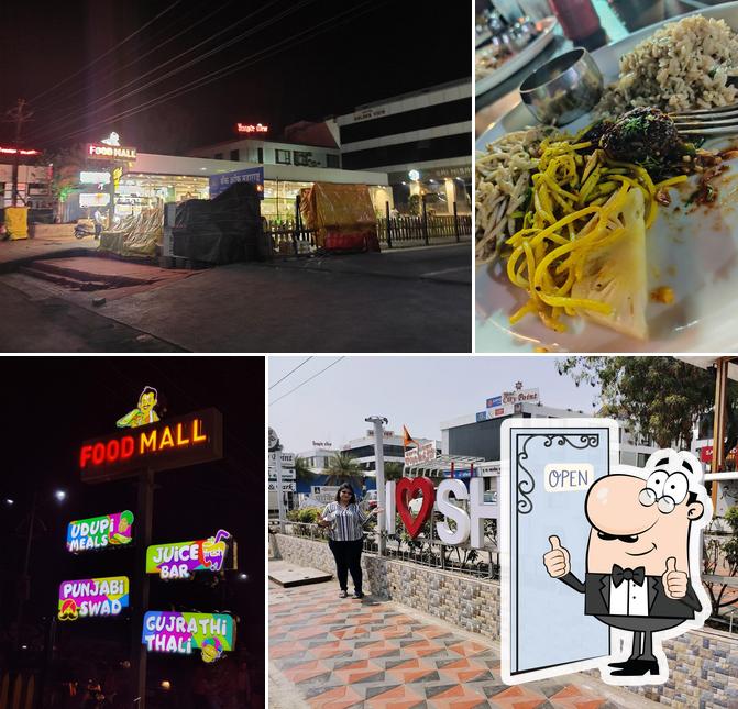 Here's a pic of Food Mall