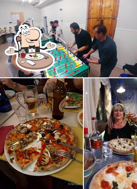 La foto di tavolo da pranzo e esterno da Pizzeria Ristorante "Il Coriandolo"