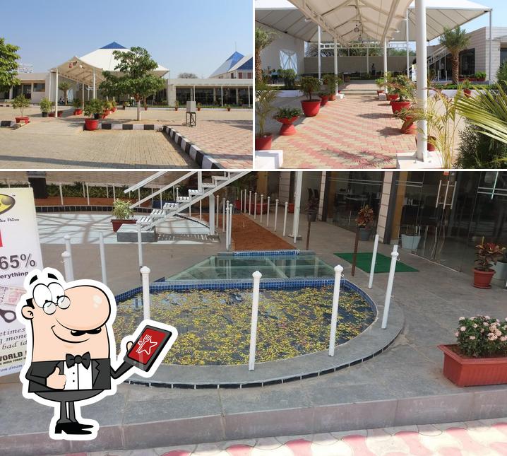 Check out how Pyramid Food Court looks outside