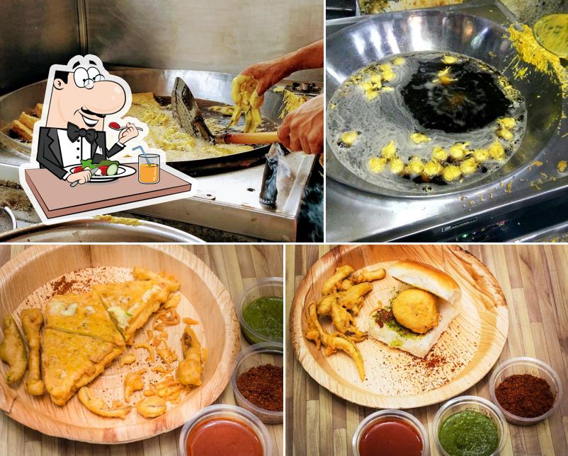 Meals at Raju Chacha Vadapav