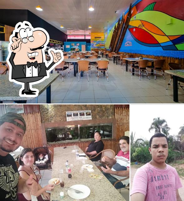 O interior do Ricardo's Grill