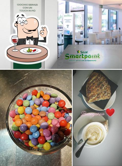Dai un’occhiata alla foto che raffigura la cibo e interni di Sweet Bar