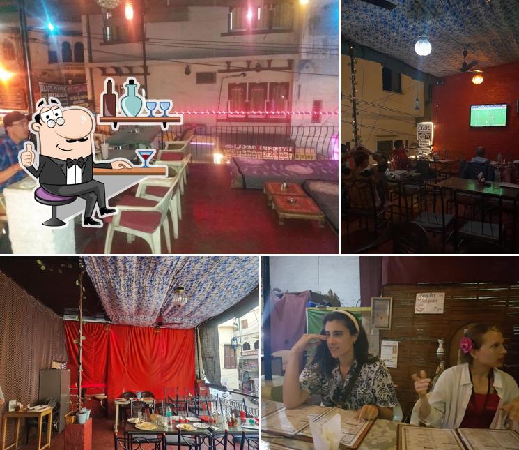 The interior of Cool Cafe (Restaurant)