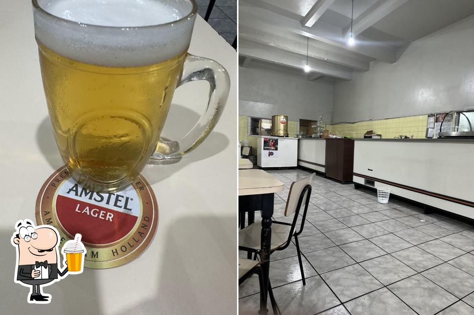 Desfrute de uma bebida no Bar do Roque
