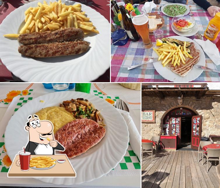 Assaggia un piatto di patatine a Ristorante Maria - Passo Pordoi