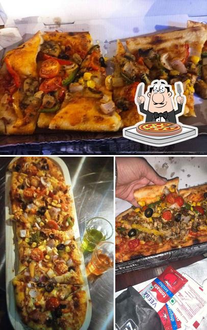 Order pizza at Roadies Koffeehouz Ludhiana Best Cafe in Ludhiana