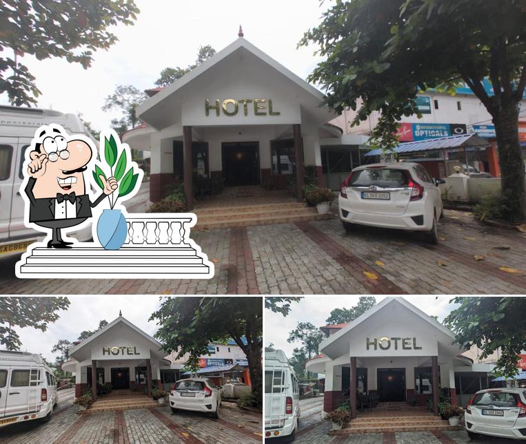 Enjoy the view at the outside area of Restaurant Vazhiyoram - KERALA TOURISM