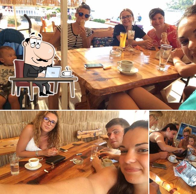 Dai un'occhiata agli interni di Fast Food "Porat"