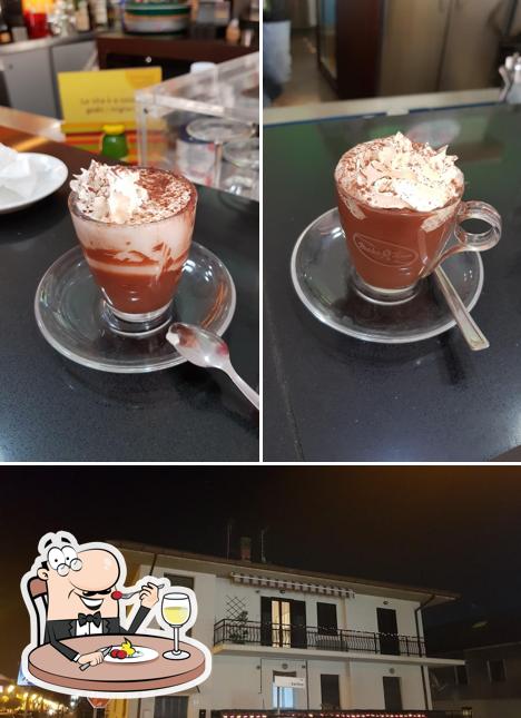 Myconos Café