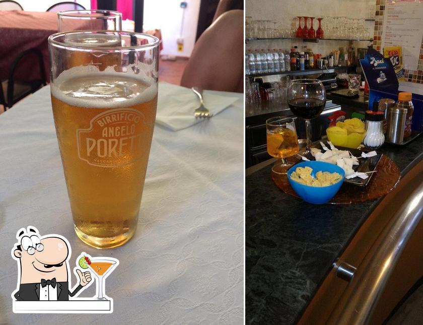 Goditi un drink dal menu