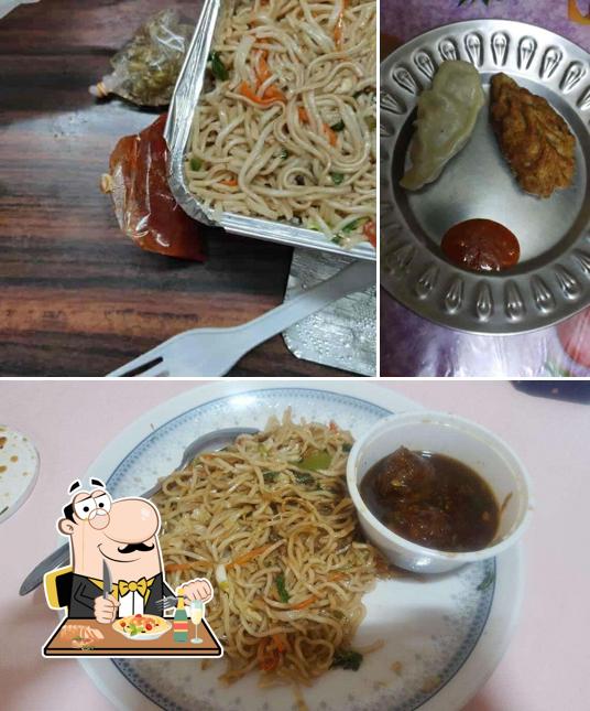 Pad thai at D Win Dragon
