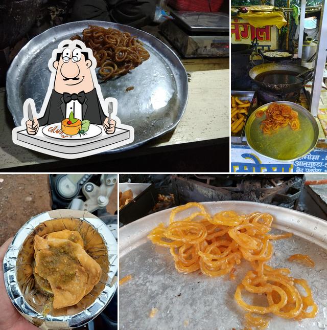 Food at Mangal Samosa