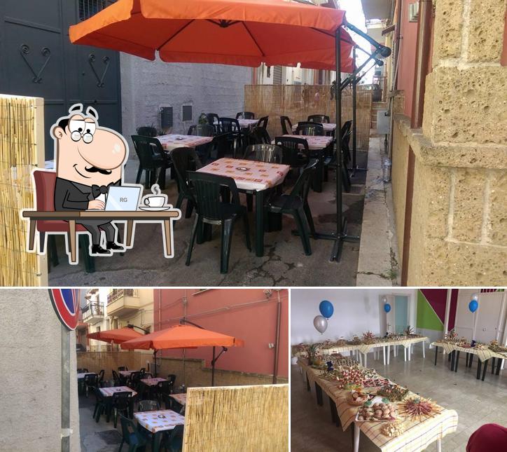 Guarda la foto che presenta la interni e cibo di Speedy Pizza