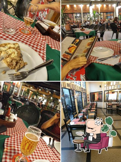 Sente em uma das mesas no Fornace Pizzaria