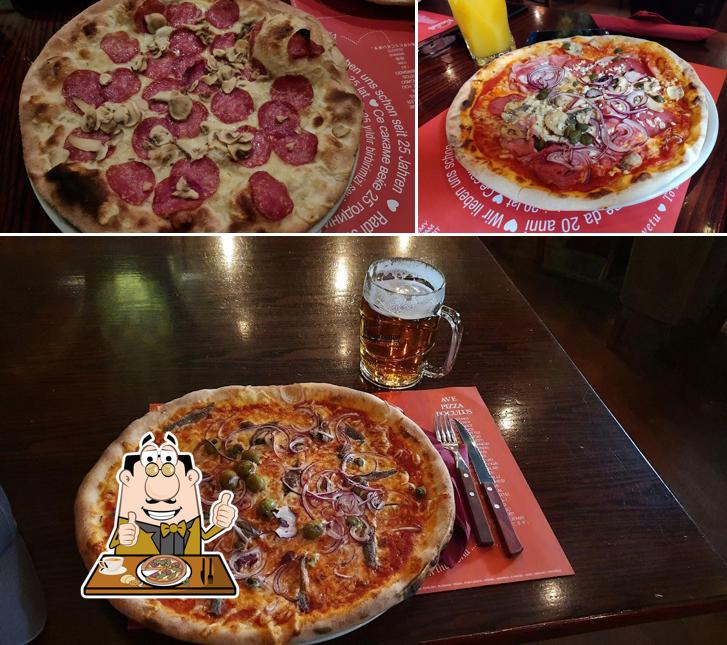 Scegli una pizza a Pizzeria FoculuS