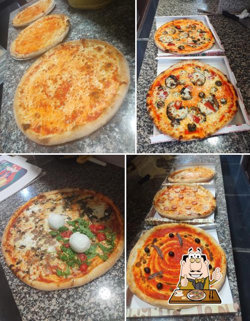 Ordina tra le svariate varianti di pizza
