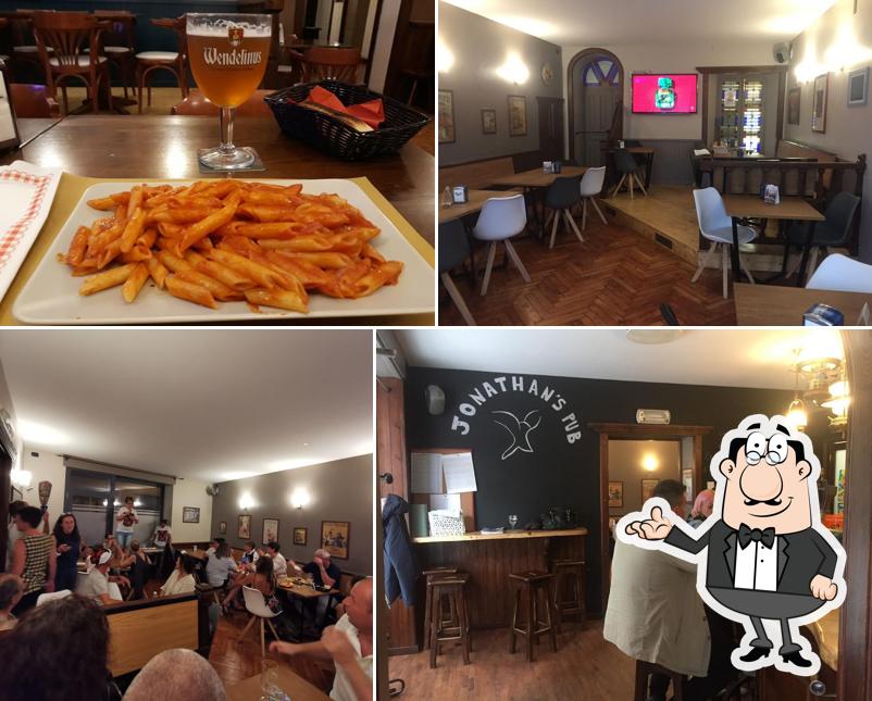 Gli interni di Jonathan's Pub