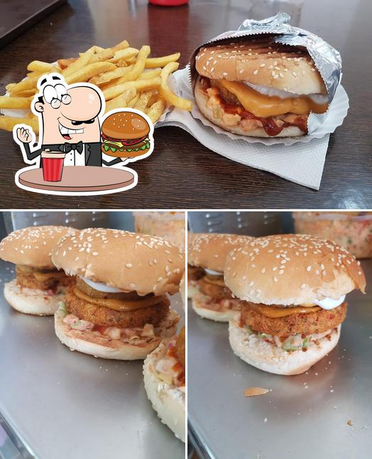Order a burger at BARN FASTFOOD