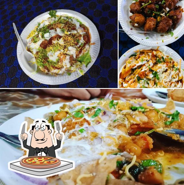 Try out pizza at Kolkata Chat