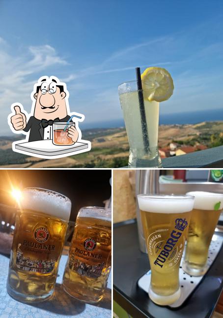 Prenditi un drink dal menu