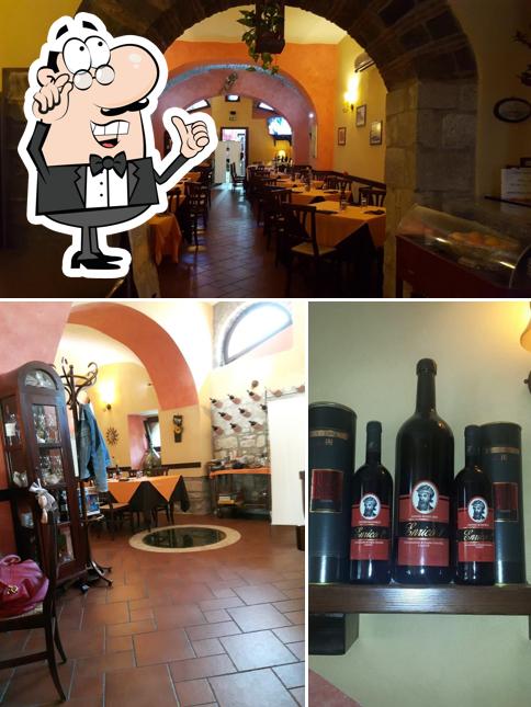Il Pozzo Dei Desideri Di Salvatore Grazia Maria si caratterizza per la interni e alcol