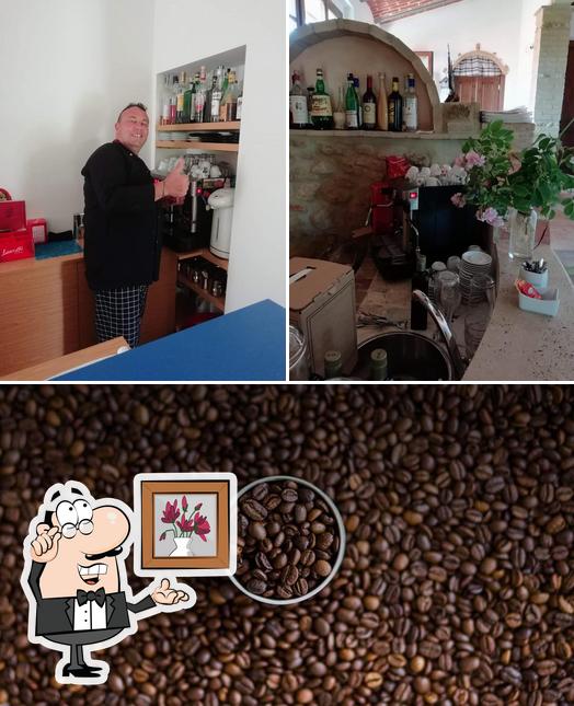 Questa è la foto che mostra la interni e cibo di Distribuzione Caffé Di Coppola Luigi Sinalunga