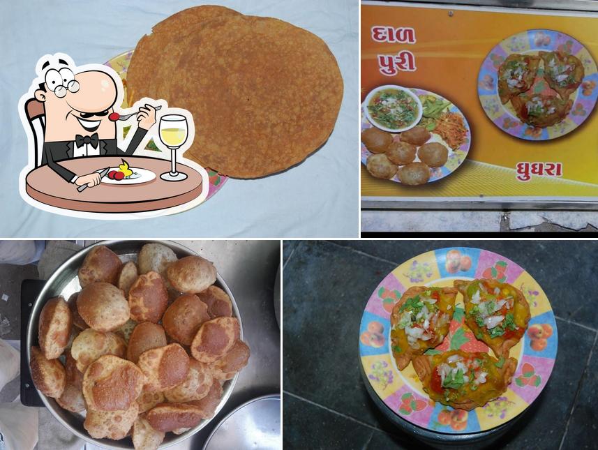 Food at Pooja Dal Pakwan Ghughra