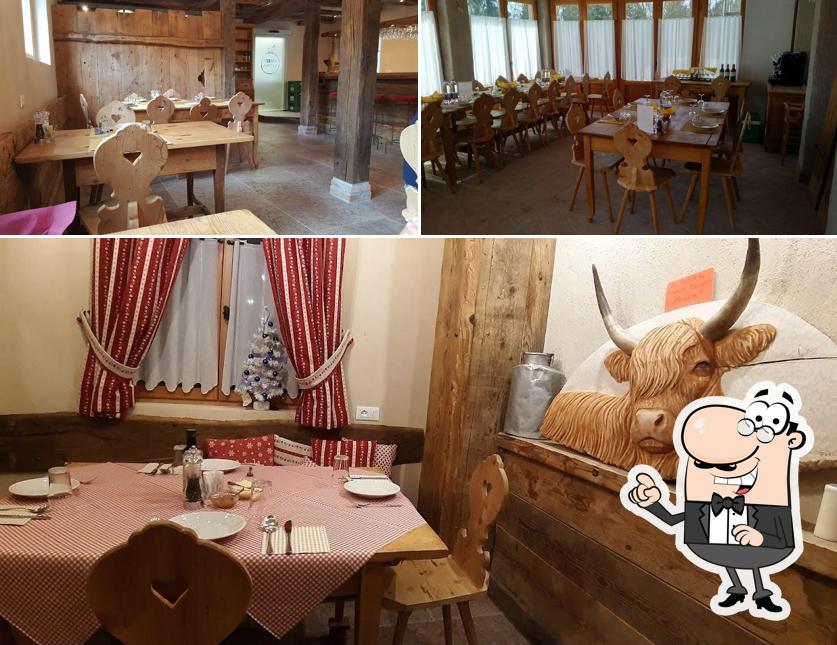 Siediti a un tavolo di Ai Zei