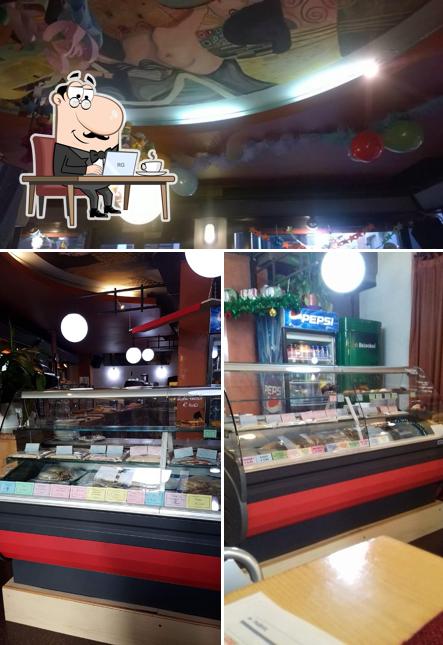 Siediti a un tavolo di Belle Époque Cafè
