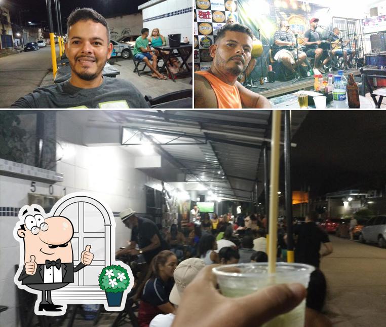 O 1 2 três Bar se destaca pelo exterior e bebida