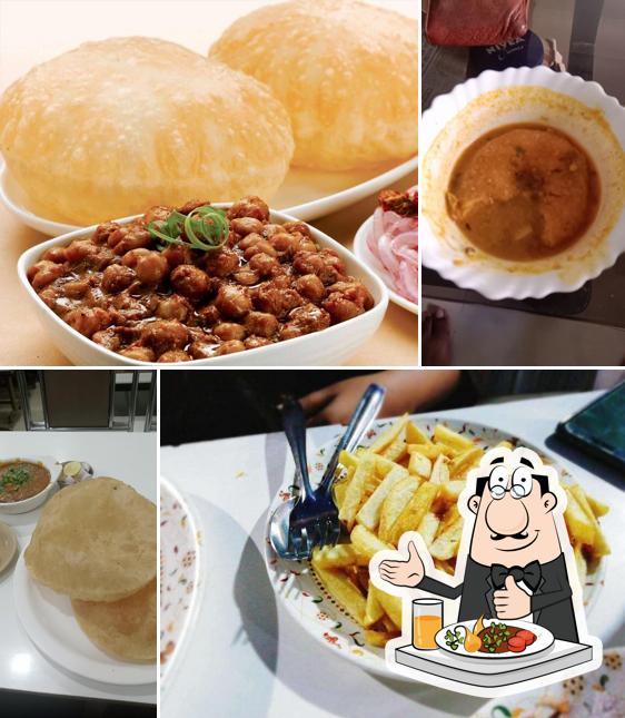 Food at Geeta Vihar