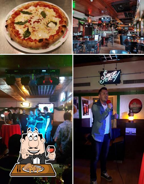 Prenditi una pizza a Clovers Irish Pub