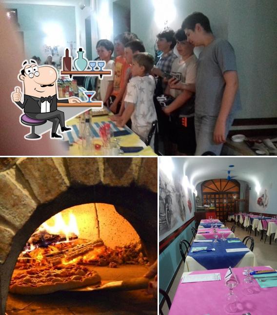 Questa è la foto che mostra la interni e tavolo da pranzo di Ristorante pizzeria Al Castello
