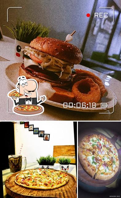 Try out pizza at It's cafe