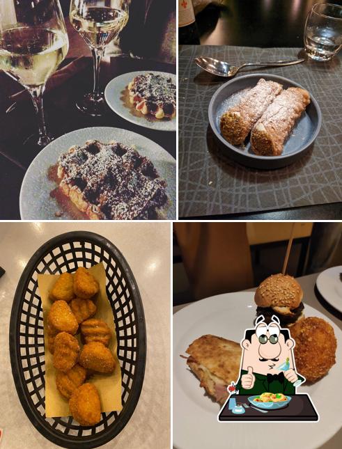 Cibo al CAFETERIA Restaurant & Lounge Bar