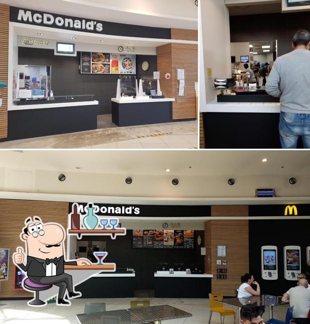Siediti a un tavolo di McDonald's San Giuliano Le Cupole
