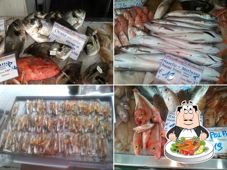 Pescheria Testaccio. Il pesce facile. serve un'ampia gamma di piatti di pesce