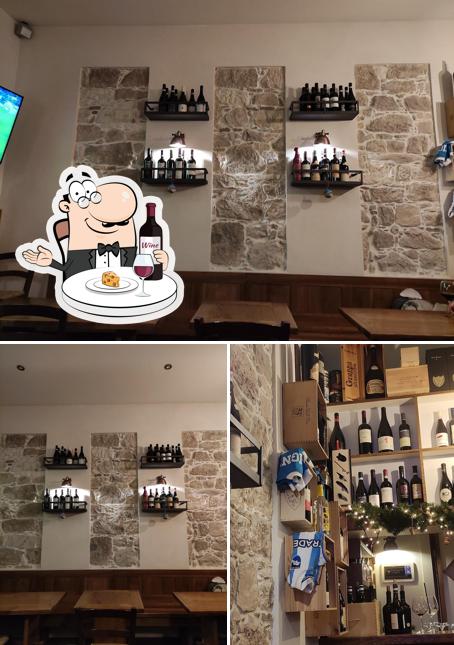 È gradevole godersi un bicchiere di vino a Donatelli Bar Bistrò