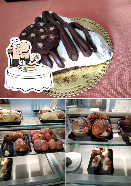 M'ARRICRIAI dei F.lli Paola serve un'ampia selezione di dolci