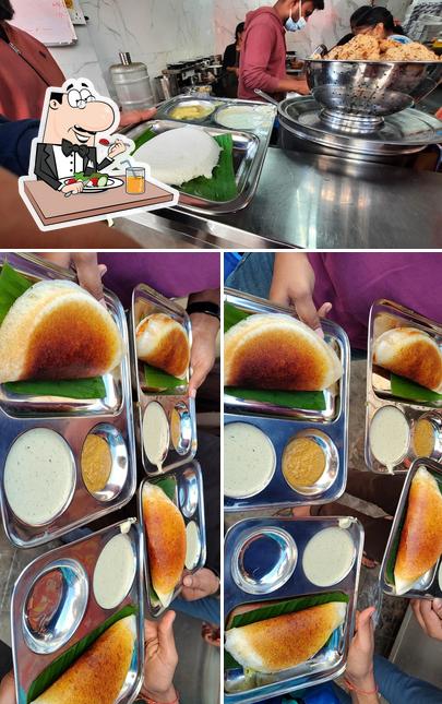 Food at traditional mulbagal dosa