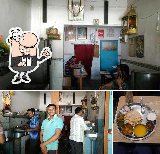 The interior of Ramnath Shudh Shakahari Bhojnalaya