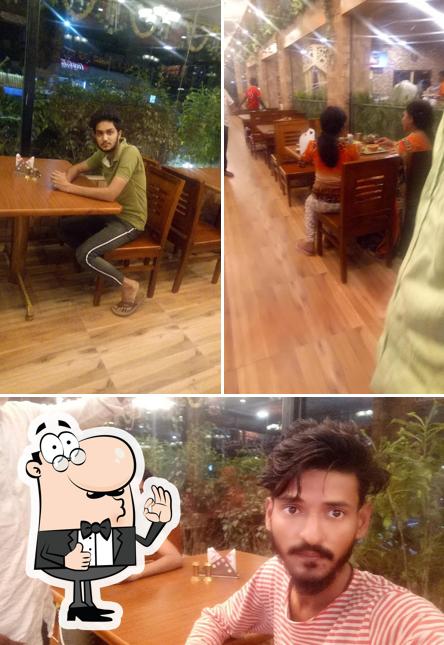 See this pic of Bismillah Hotel