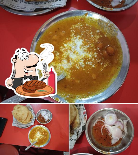 Get meat meals at kanhaiya puri bhandar