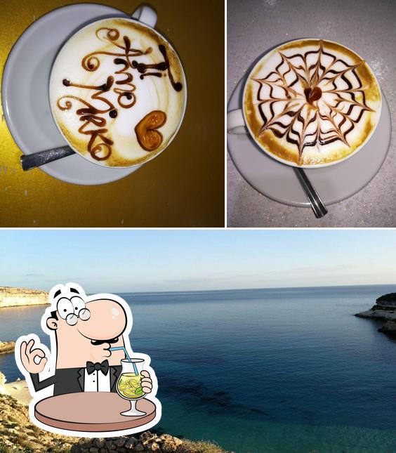 Questa è la foto che mostra la bevanda e esterno di Bar Il Chicco D'oro Pizzo Calabro