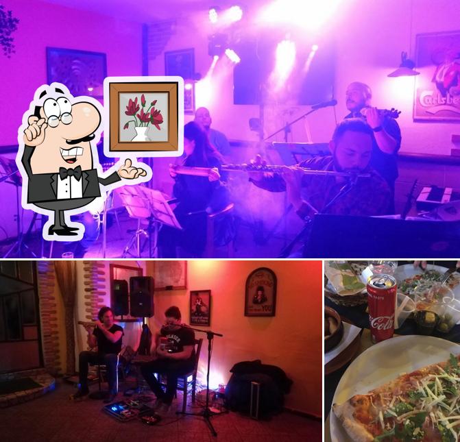 Guarda la foto che mostra la interni e pizza di El Rojo Pub - Alezio